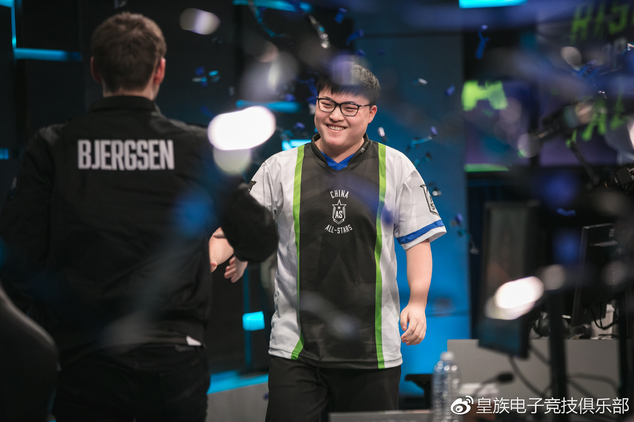 开云体育-包含Uzi赛事官方发布逆转新规，老鹰争议不断！的词条